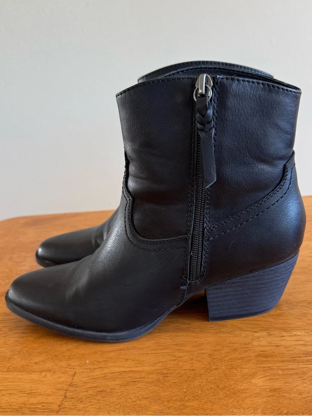 FRYE AND CO. sleek black